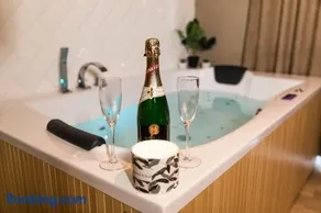 Deluxe Thermal Resort - Image 3