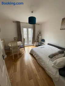 London City Oasis - 2 Bedroom Apartment - Image 2