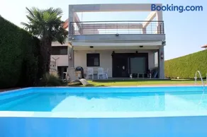 Elikon Luxury Villa - Image 2
