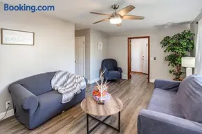 Modern & Quiet Suburban Ranch Mins to Dtwn and Stores - Image 3