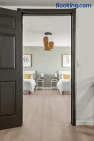 Luxury 6BR Retreat Fast WIFI, Dedicated Workspaces - Image 4
