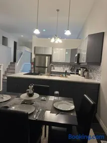 Luxury Spacious 5-Bedroom Home - Image 4