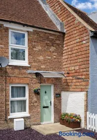 Quiet 2 Bed Kent Cottage - Short Drive to Canterbury and Dover - Image 2