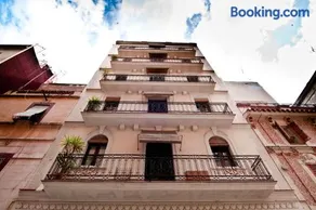 Barceloneta Suites Apartments Beach - Image 2