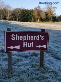 Shepherd's Hut at Cefn Tilla Court - Image 2