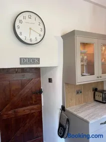 Beautiful 1 bed thatched cottage - Image 5