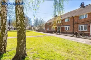 ELROI Willerby Road Boho Comfy Home 2 Bedrooms - Image 3