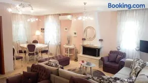 House Fox - Image 1