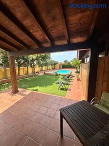 Villa con giardino, piscina privata e griglia - Image 2