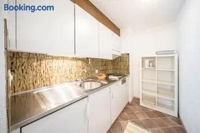 2303 Einfaches und guenstiges Studio - Image 3