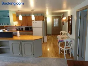 Maine Nest Comfy 2 Bedroom Apartment - Image 3