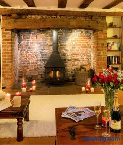 Oak Cottage - Image 2