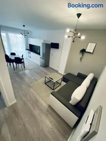 HappyHome Central Deluxe Apartments - Image 4