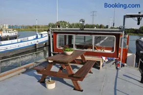 Private Lodge on Houseboat Amsterdam - Image 2