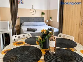 Bright Studio with Private Balcony in Nice Port - Image 2