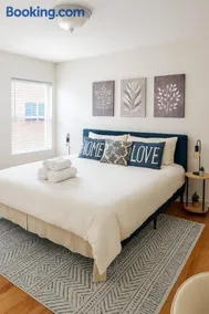 Stylish 3BR Getaway plus Pool - Image 4