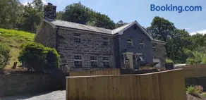 Hilltop Cottage/ Penrhiw - Image 3