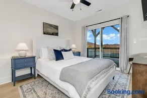Black Mountain Getaway with Stunning Views - Image 1