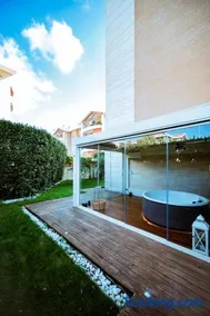 Domus Aqua Luxury Apartment - Image 2