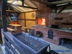 Flowers Cabin - Image 4