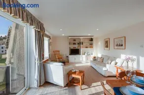 45 Guthrie Court, Fantastic top floor apartment next to Gleneagles - Image 4