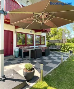 Ferienhaus "Gestiefelter Kater" am See im Bergland - Image 1