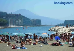 Chiatamone Seaside Suite - Image 3