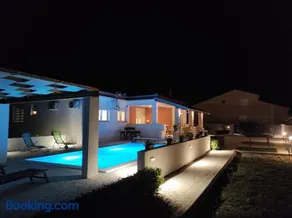 Holidayhouse Alirio with heated pool. - Image 5