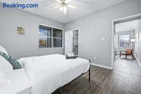 Luxe New Unit 2BR, 2BA Pool Access - Image 3