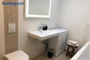 Dock 2 apartment - Image 2