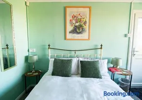 Broadstairs, Bays & Golf - Sleeps 2 - Image 5