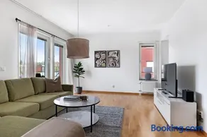 Guestly Homes - 3BR Modern Apartment - Image 1