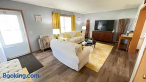 Luxx Guest House - Image 2