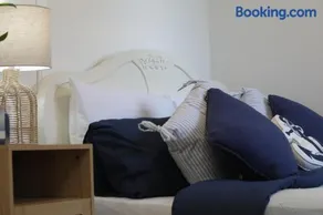 Modern 2Bedroom Apartment Free Private Parking Woodbridge Central - Image 4