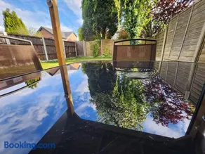 Newly Refurbished 4 Bedroom House with Lovely Garden - Image 1