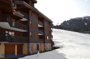 Valmorel Studio Skis aux pieds - Image 2