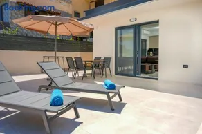 Aurelia Luxury House - Image 4