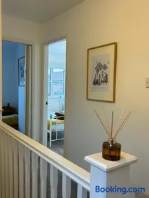 KH-Entire House -Central Scotland, Self-Check-in , Pet-friendly and with Parking - Image 2