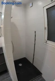 Grande Chambre Cosy avec Salle de Bain Privative - Image 5