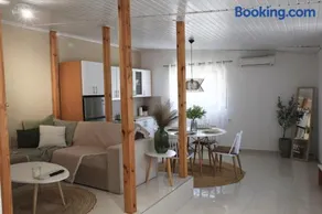 LAXD Summer House - Image 4