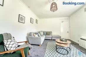 4 Bedrooms- Sleeps 8 - Image 3