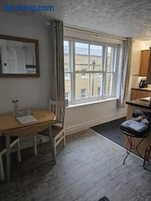 Havisham Studio Flat Rochester ME1 1XZ - Image 5