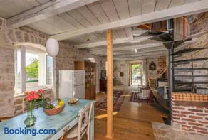 House Almond - Image 4