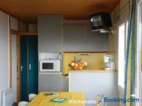16 Chalet Hibiscus - Image 4