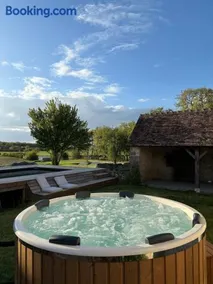 Domaine le Pineau Maison de charme avec piscine et jacuzzi privatif - Image 3