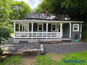 The Renovated Farmhouse at Seneca Rocks - Image 3