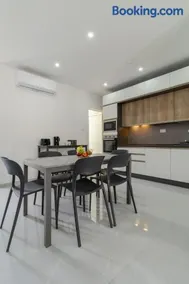2 bedroom bright apartment - Image 4