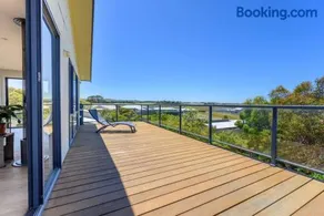 Ocean & Country Views, Spa, Pets Welcome, Fireplace - Your Ocean Oasis 10 minutes to Phillip Island - Image 3