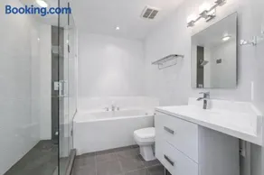 Private Entrance Townhome - Niagara Haus - Image 3