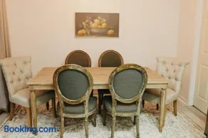 Cozy bungalow in the heart of historic Marysville - Image 3